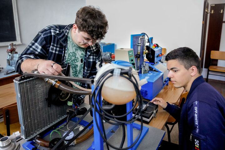 Studii de licență la Facultatea de Inginerie din Hunedoara